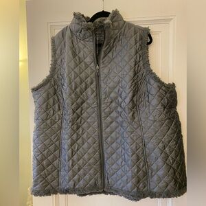 D&co grey vest lined with faux fur . Size 3x. NWT and in packaging